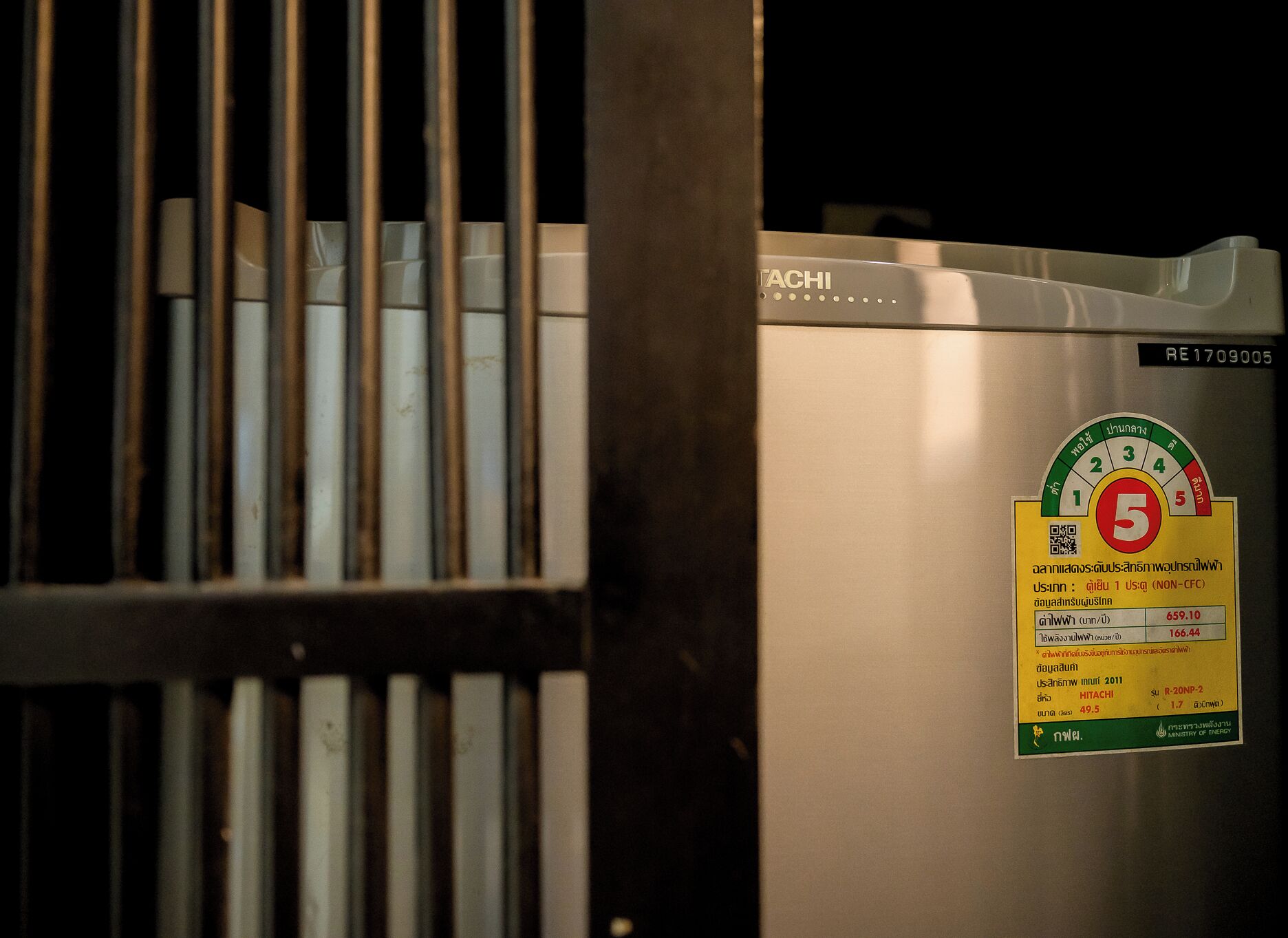 A meter with a rating of 5, indicating high energy consumption.