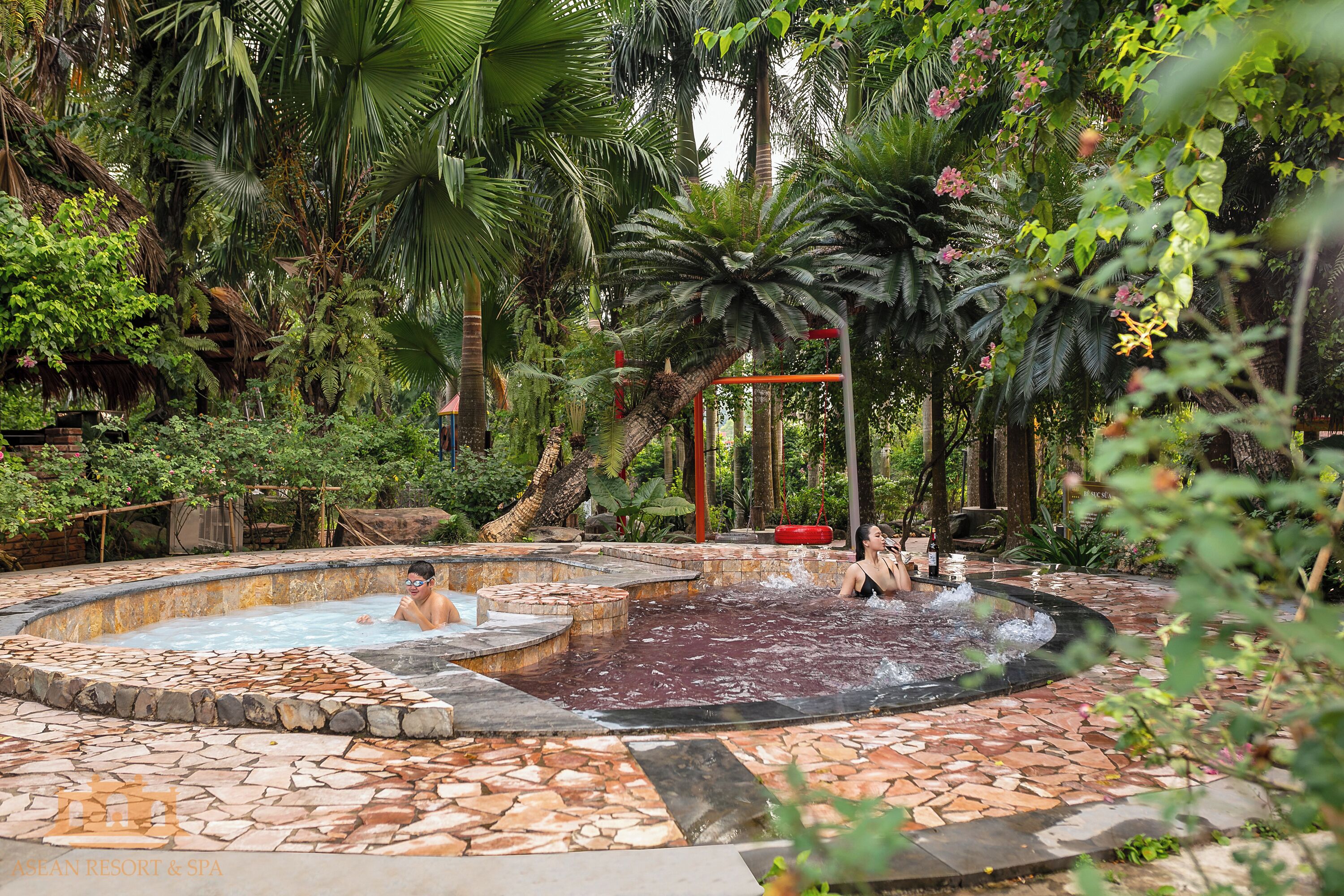 Outdoor spa tub