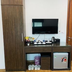 Family Double or Twin Room | Minibar, soundproofing, free WiFi
