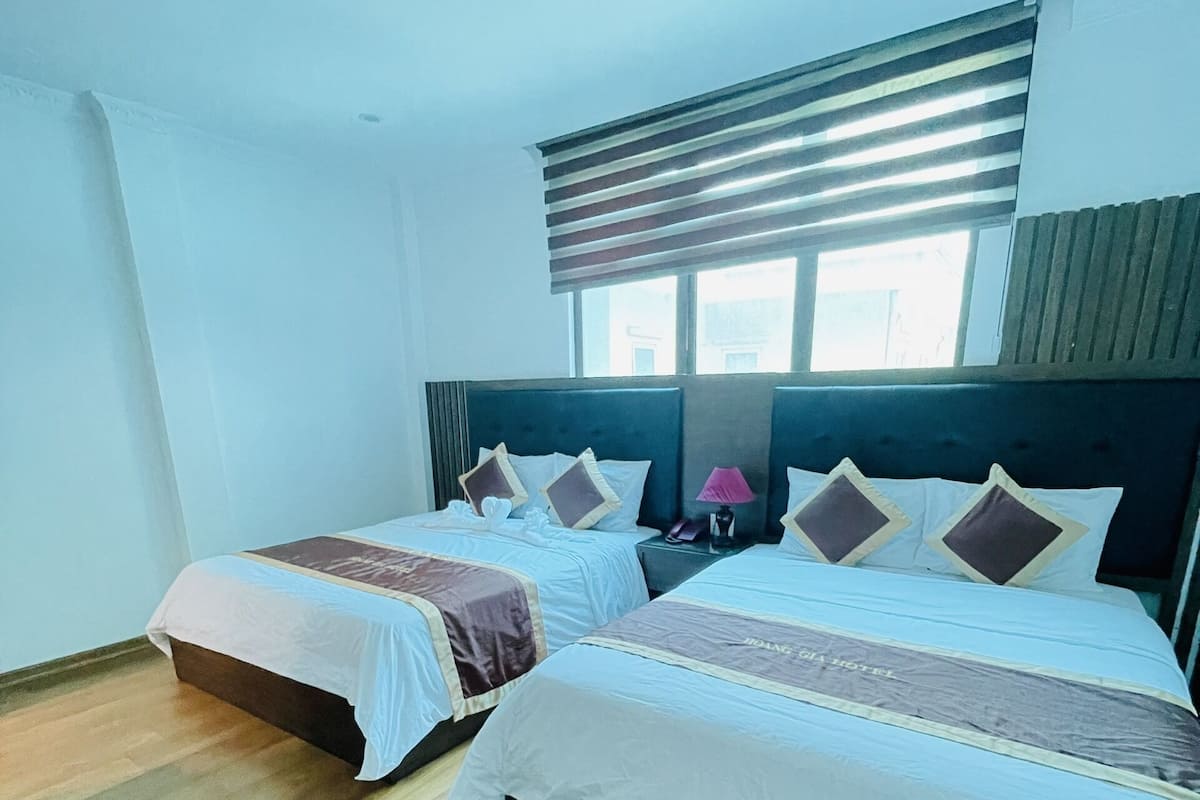 Family Double or Twin Room | Minibar, soundproofing, free WiFi