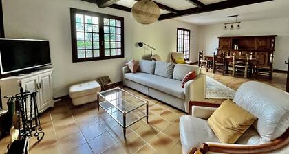 Maison authentique de village, terrasse, jardin, barbecue