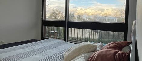 3 室のベッドルーム、アイロン / アイロン台、WiFi、ベッドシーツ