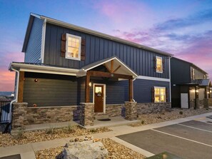 Exterior - Table Rock Lake view! 10 Minutes to SDC! Hot Tub! (Branson)