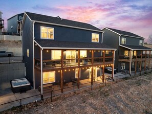 Exterior - Table Rock Lake view! 10 Minutes to SDC! Hot Tub! (Branson)