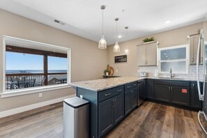 冰箱、微波炉、烤箱、炉灶