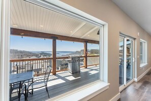 Interior - Table Rock Lake view! 10 Minutes to SDC! Hot Tub! (Branson)