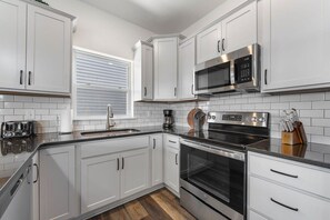 Fridge, microwave, oven, stovetop - Indoor & Outdoor Pool! Lakeview! Hot Tub! (Branson)