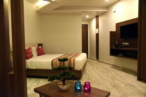 Quarto casal luxo | Wi-Fi de cortesia, roupa de cama