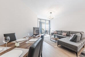 In-room dining - White Hill Suite by PS (Durrës)