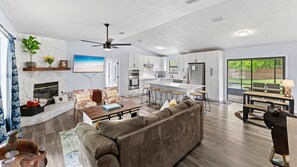 Smart TV, fireplace