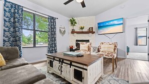 Smart TV, fireplace