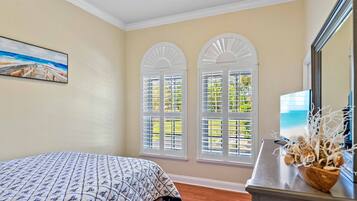 5 bedrooms, travel crib, free WiFi, bed sheets