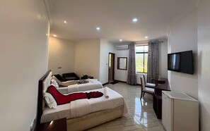 ملاءات من القطن المصري وأغطية فراش متميزة وألحفة محشوة بالريش