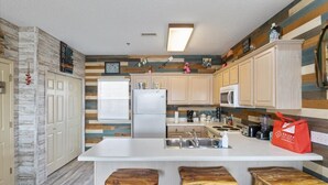 Coffee/tea maker, fridge, microwave, oven - Main channel view, playground, no steps enrty (Lake Ozark)