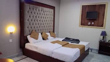 Deluxe Double Room | Soundproofing, iron/ironing board, free WiFi