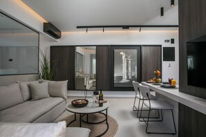 Smart TV - Karma Luxury Suites 7 (Rhodes)