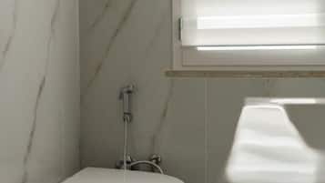 Doccia, asciugacapelli, bidet, asciugamani