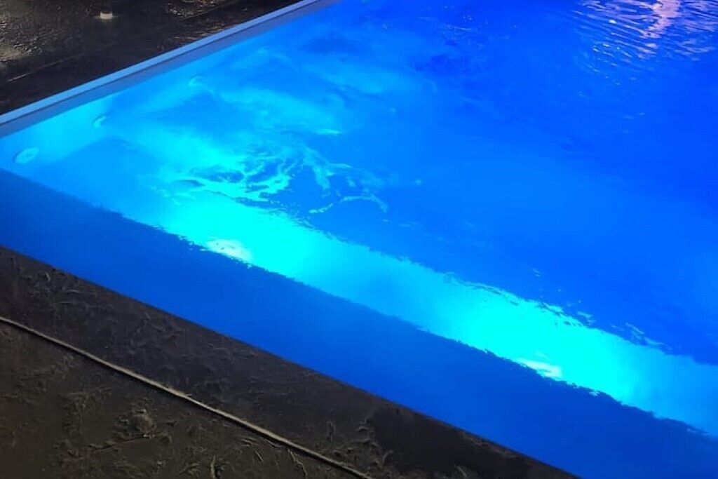 Douche, séchoir à cheveux, bidet, serviettes fournies