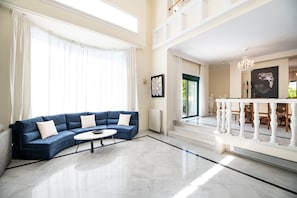 Superior Villa | 6 bedrooms, Egyptian cotton sheets, premium bedding, memory foam beds - Vouliagmeni Athenian Riviera Villa (Vari-Voula-Vouliagmeni)