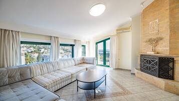 Superior Villa | Living room | 55-inch Smart TV with digital channels, fireplace, Netflix