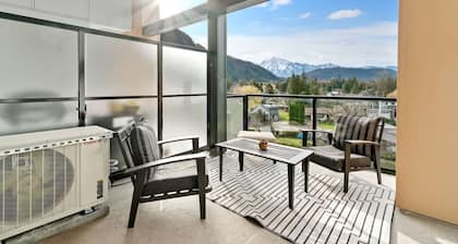 New Mountain View 1BR + Den