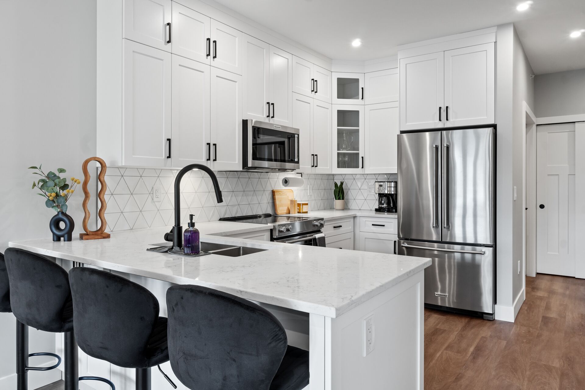 Kühlschrank, Mikrowelle, Ofen, Herdplatte