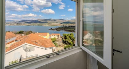 Amazing home in Karin