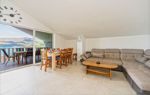 Smart TV - Amazing home in Karin (Karin)