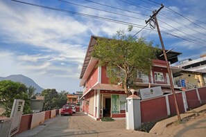 Front of property - Hillside Hideaway (Gudalur)