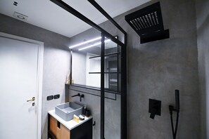 Hair dryer, bidet, towels, soap - Piazza Navona Banchi Nuovi Luxury Suite (Roma)