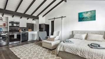 Iron/ironing board, free WiFi, bed sheets