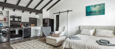 Iron/ironing board, free WiFi, bed sheets