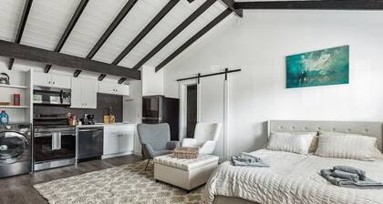 Private Studio Oasis with Nature at Your Doorstep