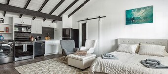 Private Studio Oasis with Nature at Your Doorstep