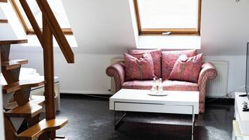 Basic Triple Room | Free WiFi, bed sheets