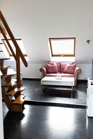 Basic Triple Room | Free WiFi, bed sheets