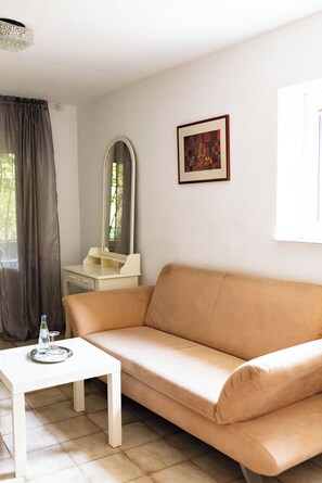Family Room | Free WiFi, bed sheets