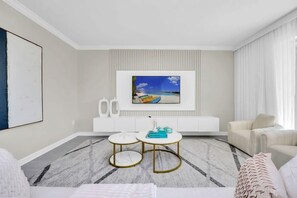 6 bedrooms, iron/ironing board, WiFi, bed sheets