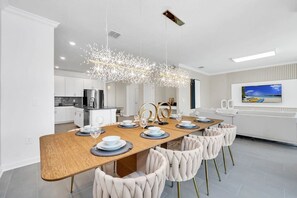 Dining - Fabulous 6Bed Pool Home with Themed Rooms-8944CETW (Davenport)