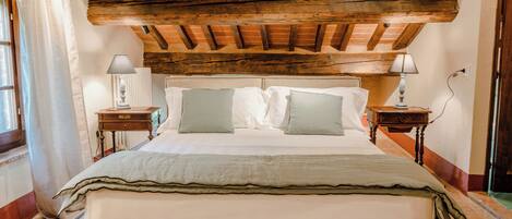 Deluxe Room | In-room safe, desk, free WiFi