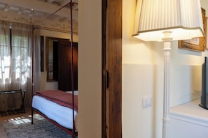 Suite | 2 bedrooms, in-room safe, desk, free WiFi