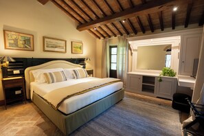 In-room safe, desk, free WiFi - Equo Suites  (Castiglione del Lago)