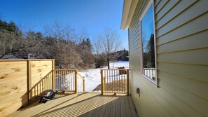 Property grounds - Recently Renovated Cozy Cottage in Private Village On VT-100 (5-min to Mount Snow) (West Dover)