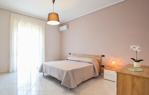 3 bedrooms, travel crib, free WiFi, bed sheets - 3 bedroom lovely apartment in Angri (Angri)