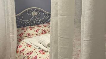 1 camera, una scrivania, culla da viaggio, Wi-Fi