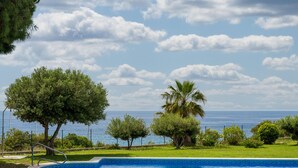 Pool - Quiet 4-bedroom house near Munts beach, air-conditioned, shared pool (Torredembarra)