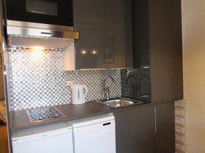 Mikrobølgeovn og oppvaskmaskin