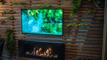 Design suite | Woonruimte | Een 55-inch smart-tv met digitale zenders