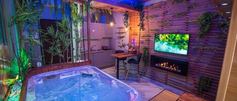 Design Suite | Living area | 55-inch Smart TV with digital channels