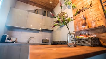 Design Suite | Private kitchen | Microwave, espresso maker, coffee/tea maker, electric kettle